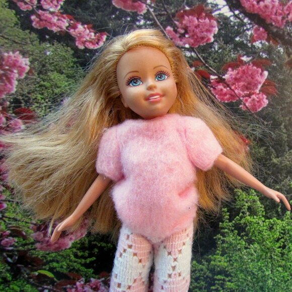 WEE 3 FRIENDS DOLL, STACIE, + CLOTHES: PRETTY SWEATER PANTS BOOTS CAP BAG SKIRT - Picture 4 of 8